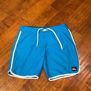 🔴 Quicksilver Board Shorts 33
